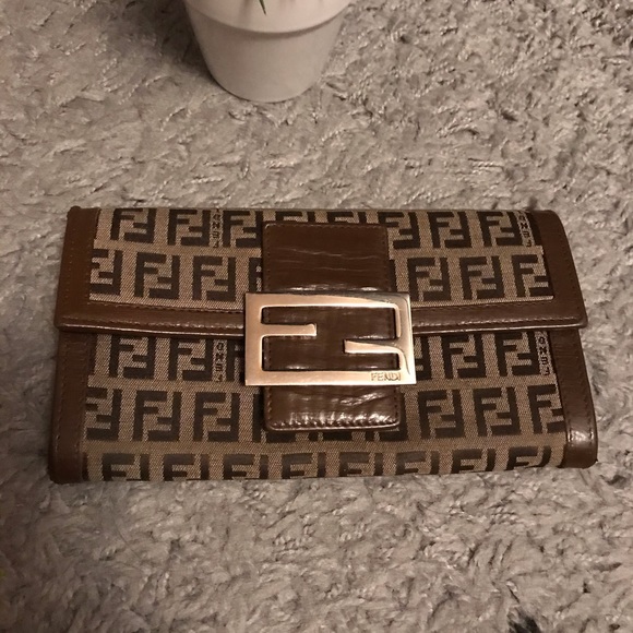 Fendi Handbags - Fendi wallet